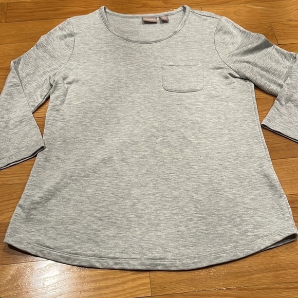 Chico’s gray 3/4 sleeve top with one front pocket size 0(XS). - Picture 1 of 7